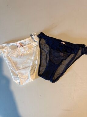 Victoria’s Secret Set Lace Trim Bikini Briefs - White & Navy